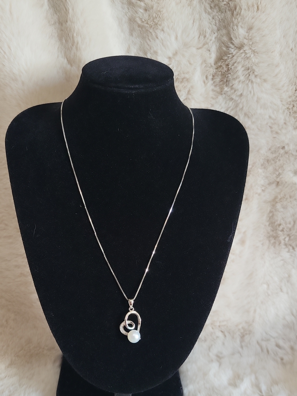 New Genuine Pearl And Diamond Accents HearPendant On an 18in Necklace 925 Chain